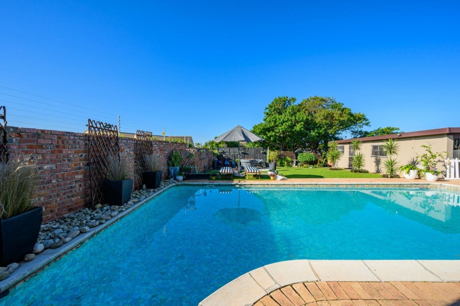 8 Bedroom Property for Sale in Summerstrand Eastern Cape